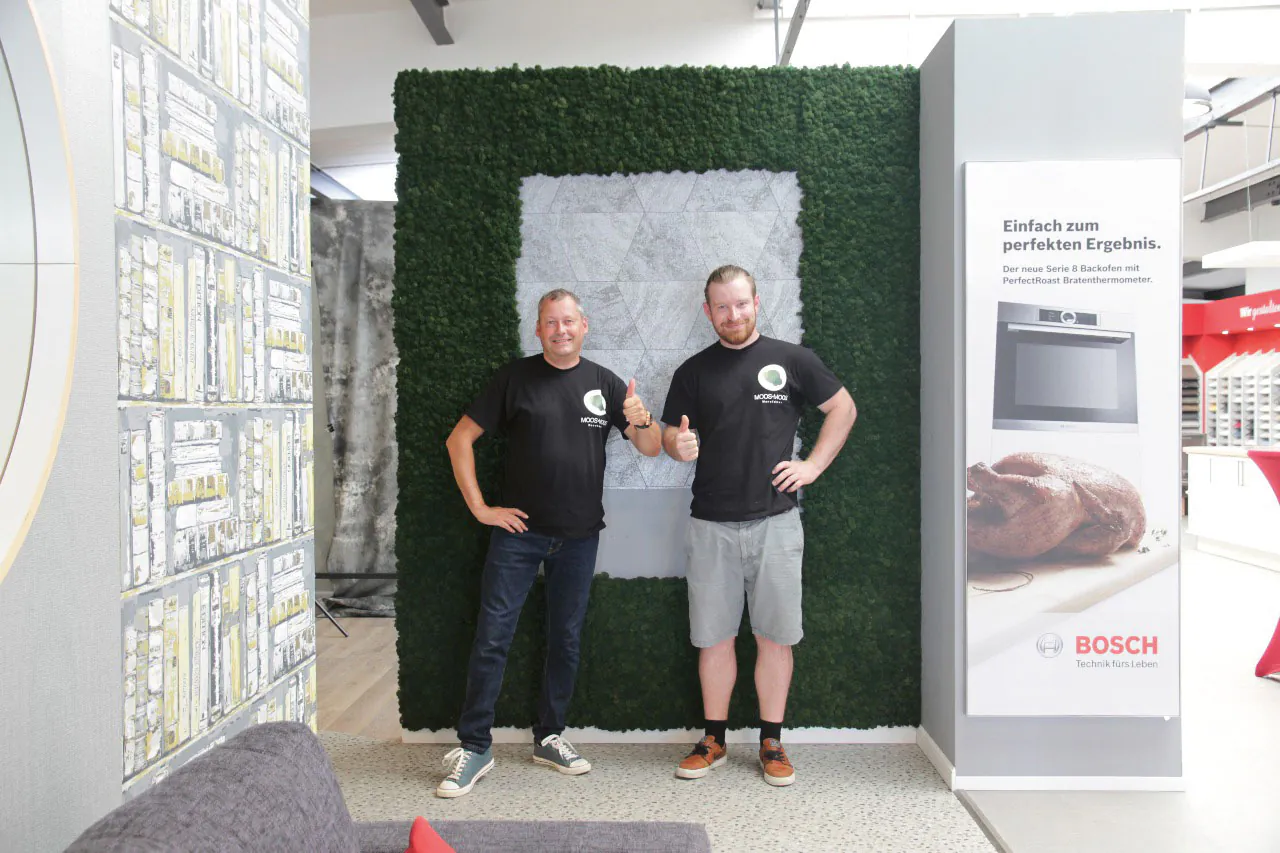 Montageteam bei der Arbeit