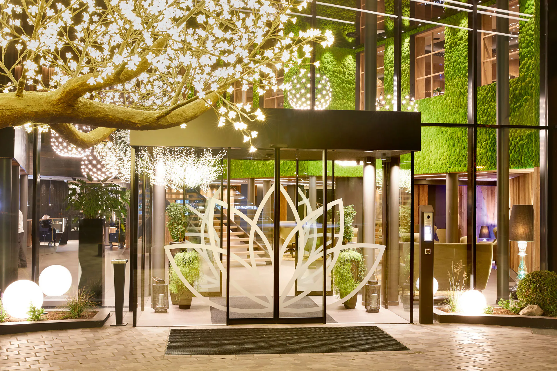 Hotel Amonti & Lunaris, Südtirol — 60 m² Ballenmoos in der 5-Sterne-Lobby