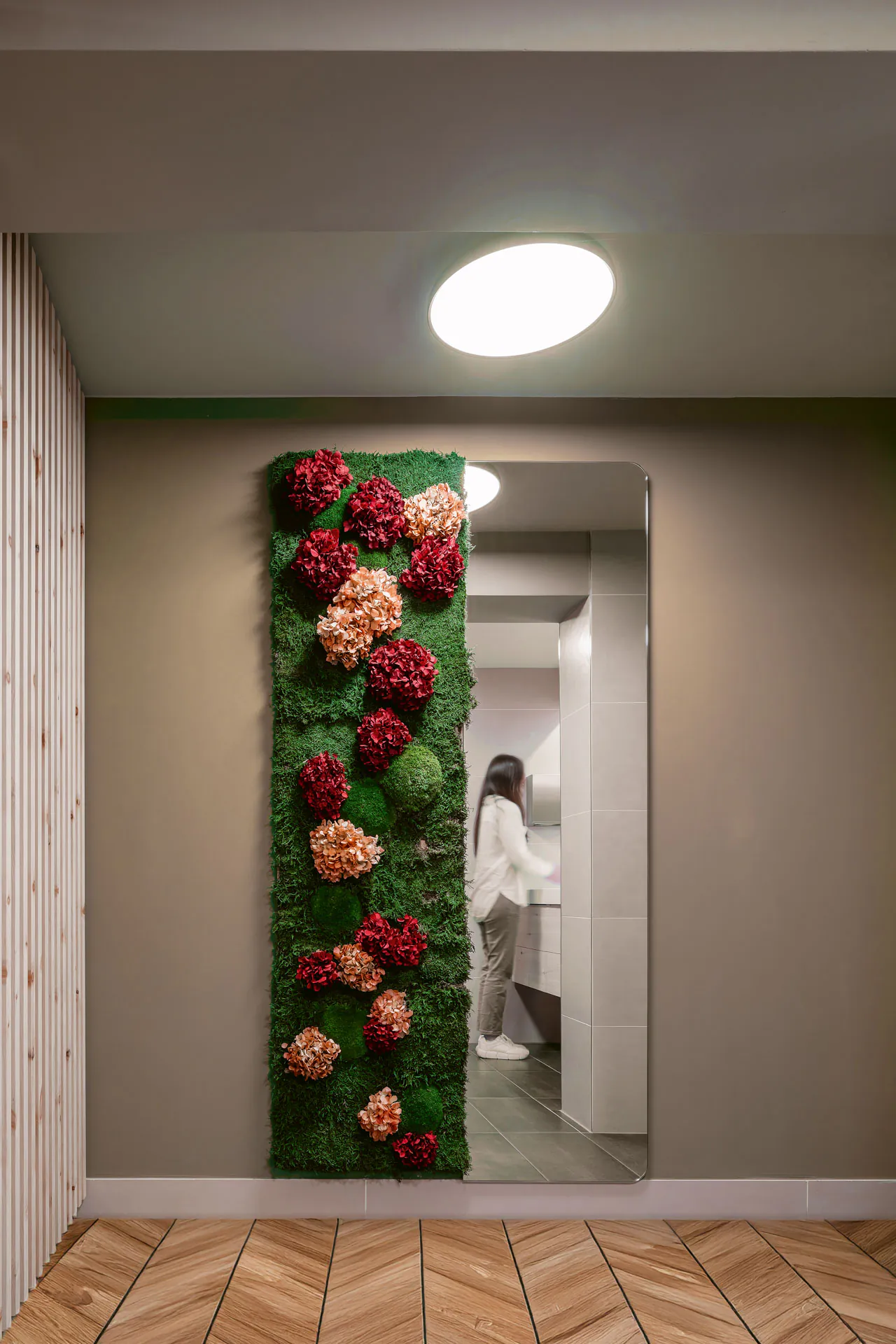 Blumenwand Bad Spa Wellness — Wandbegrünung von MOOSMOOS