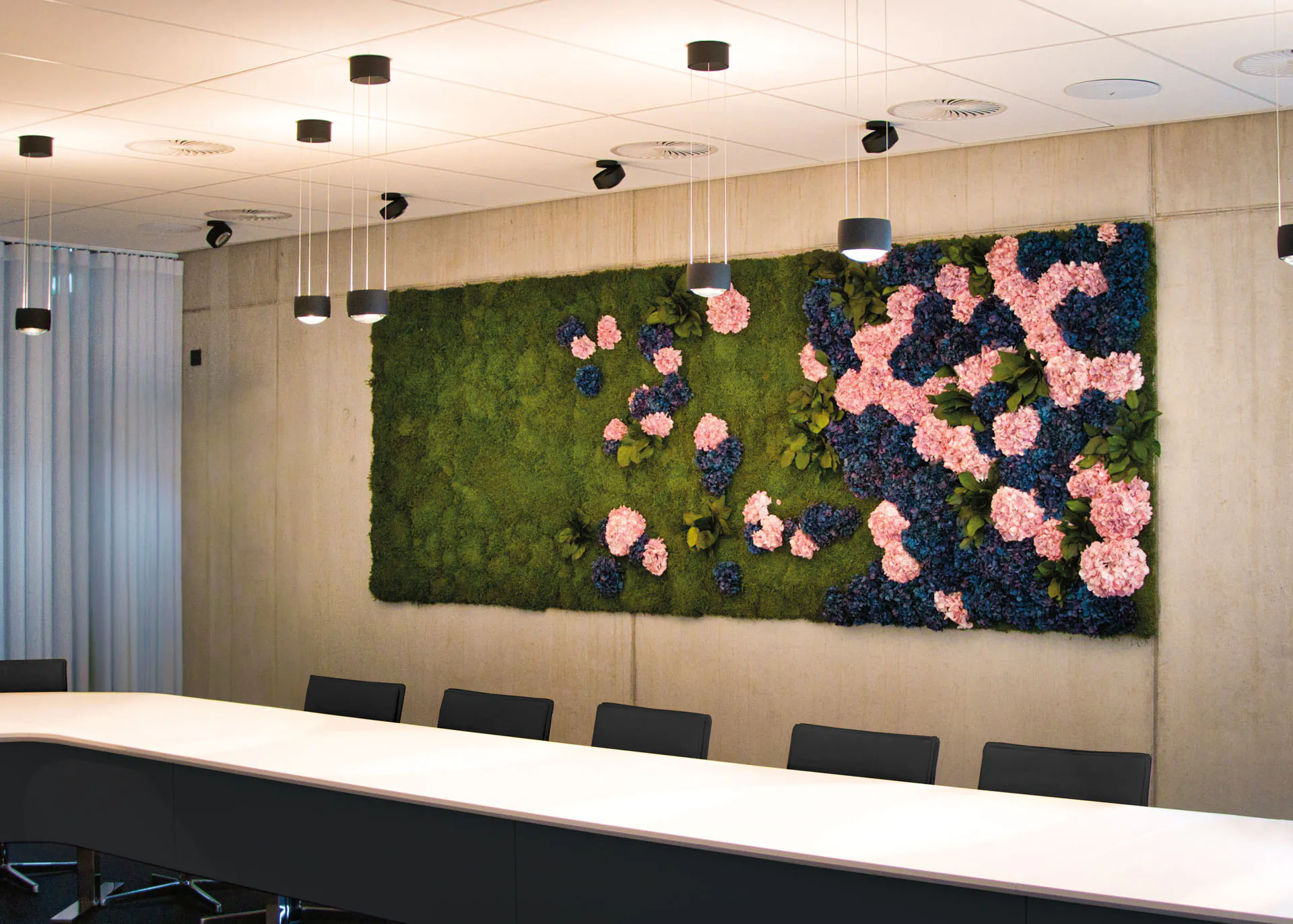 Blumenwand Hortensien Konferenzraum Bürogebäude — Wandbegrünung von MOOSMOOS