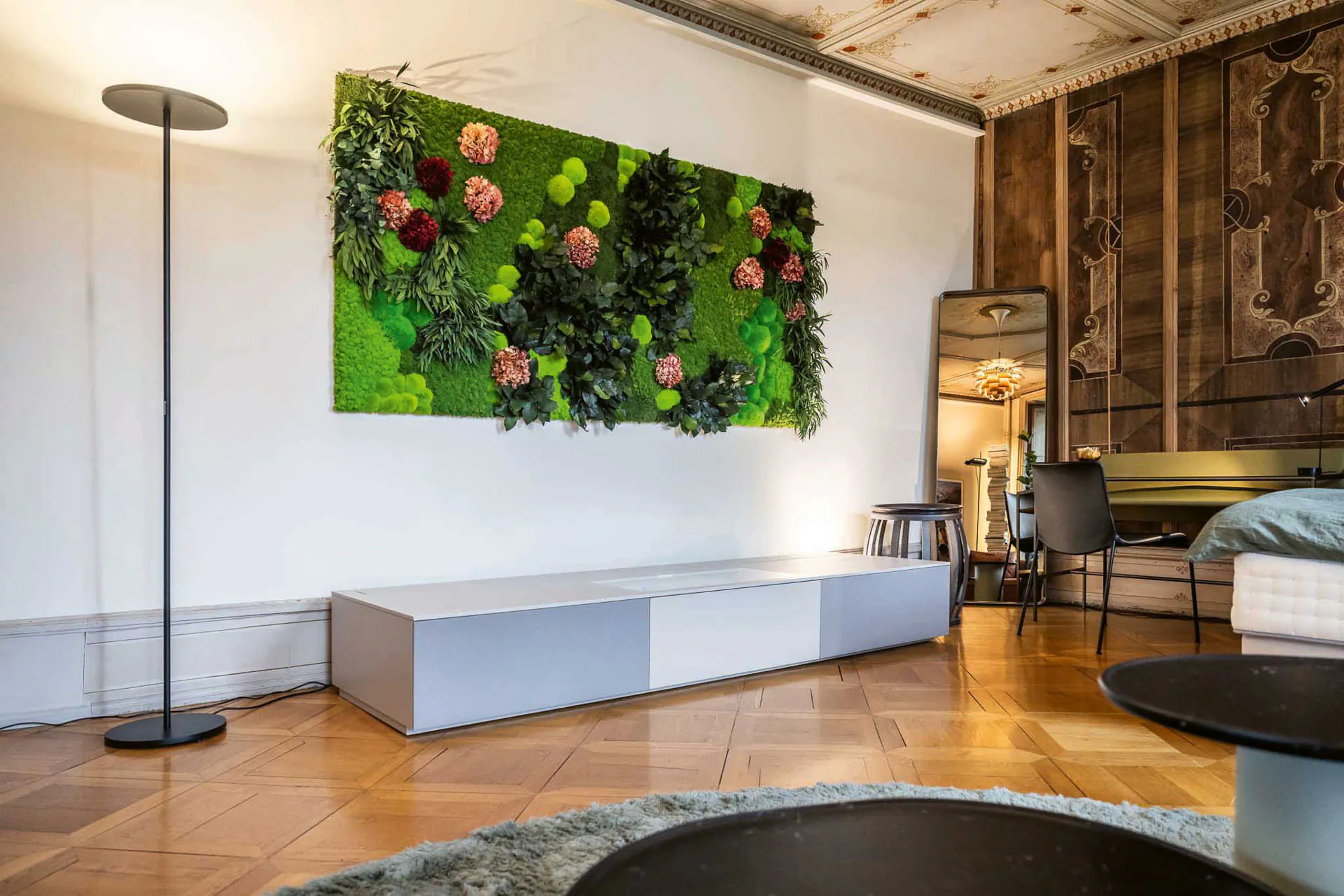 Blumenwand Showroom Moderne Raumgestaltung — Wandbegrünung von MOOSMOOS