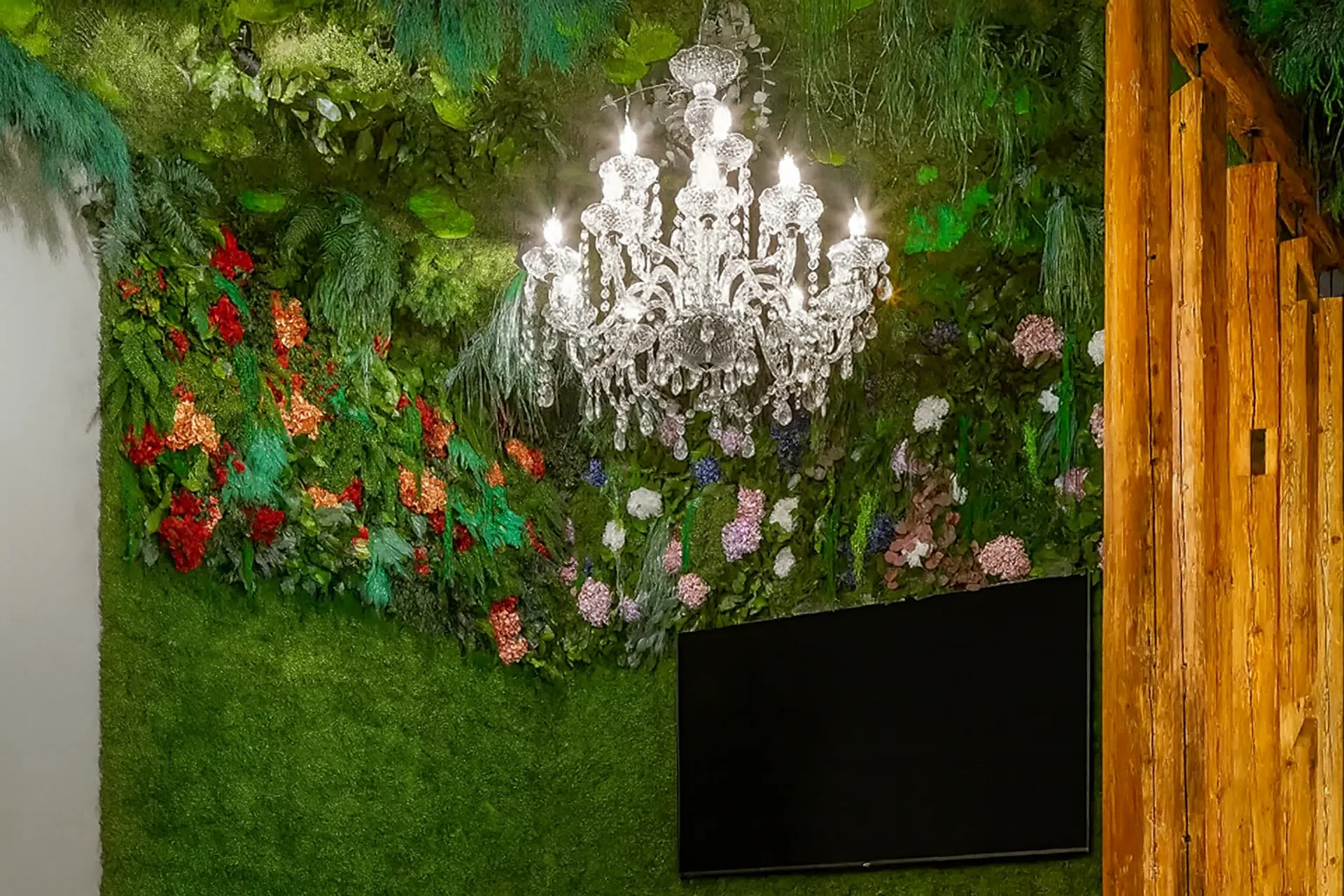 Botanical Sky Elegante Deckenbegrünung Showroom — Deckenbegrünung von MOOSMOOS