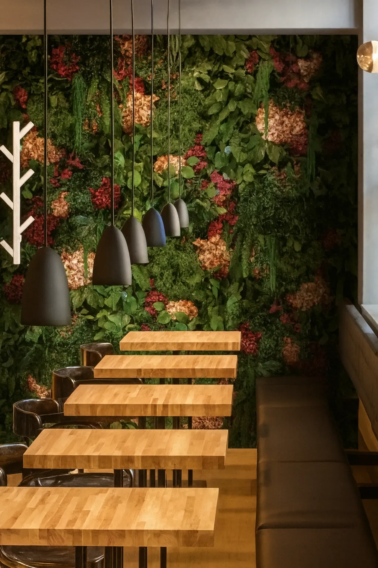 Hanging Garden Büro Modern — Deckenbegrünung von MOOSMOOS