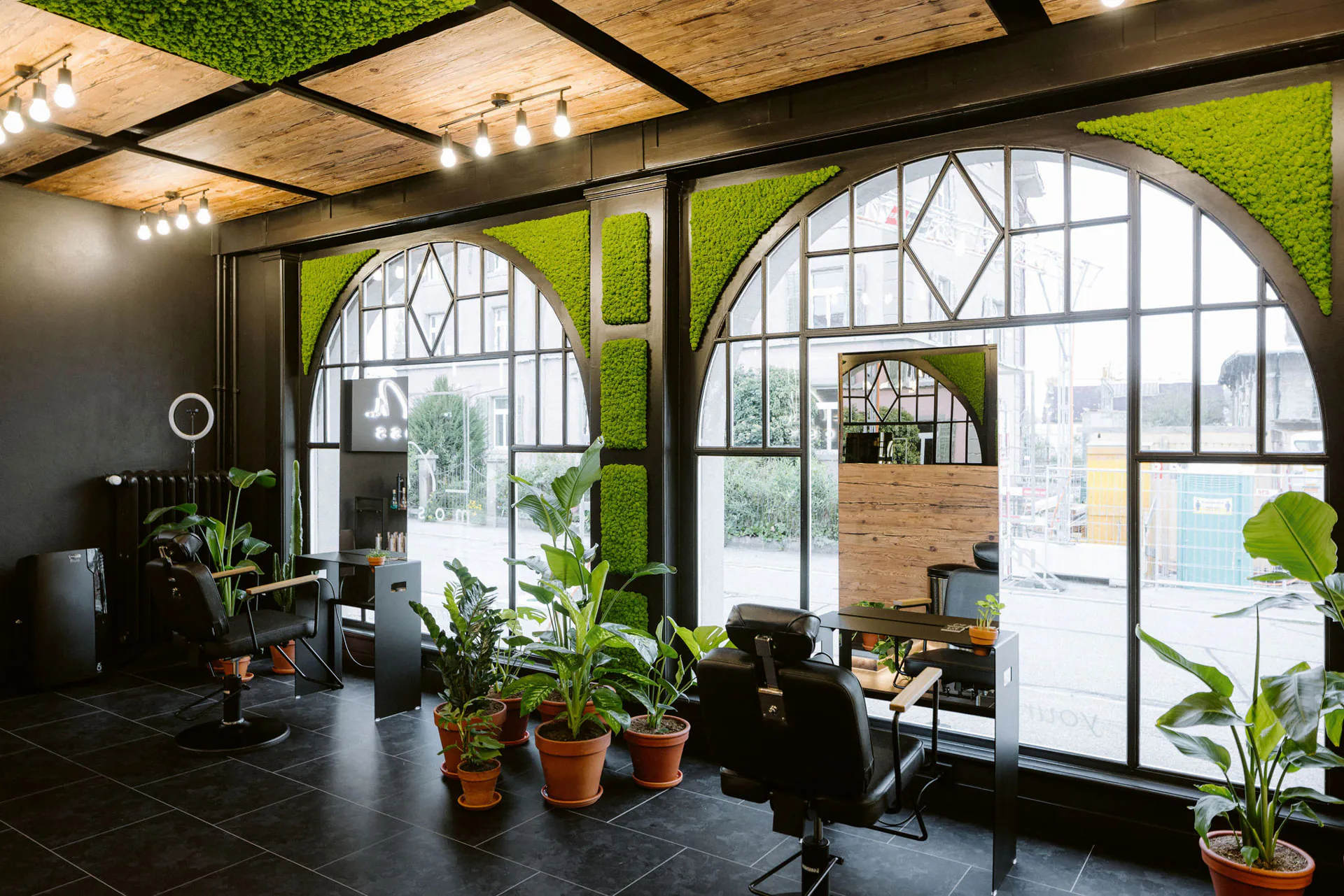 Büro Wandgestaltung mit Moos — Mooswand in der Büro-Lounge