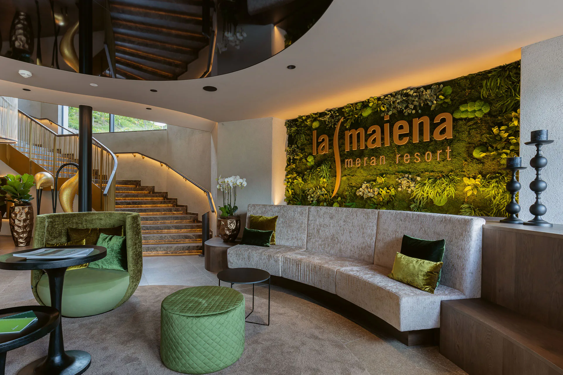 Logo Aus Moos Resort Empfang Lobby — Logo aus Moos von MOOSMOOS