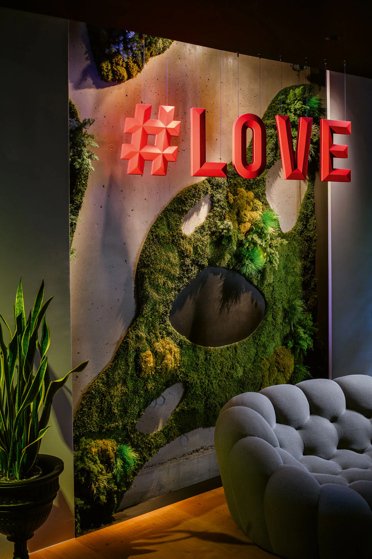 Logo Aus Moos Showroom Hashtag Love Installation — Logo aus Moos von MOOSMOOS