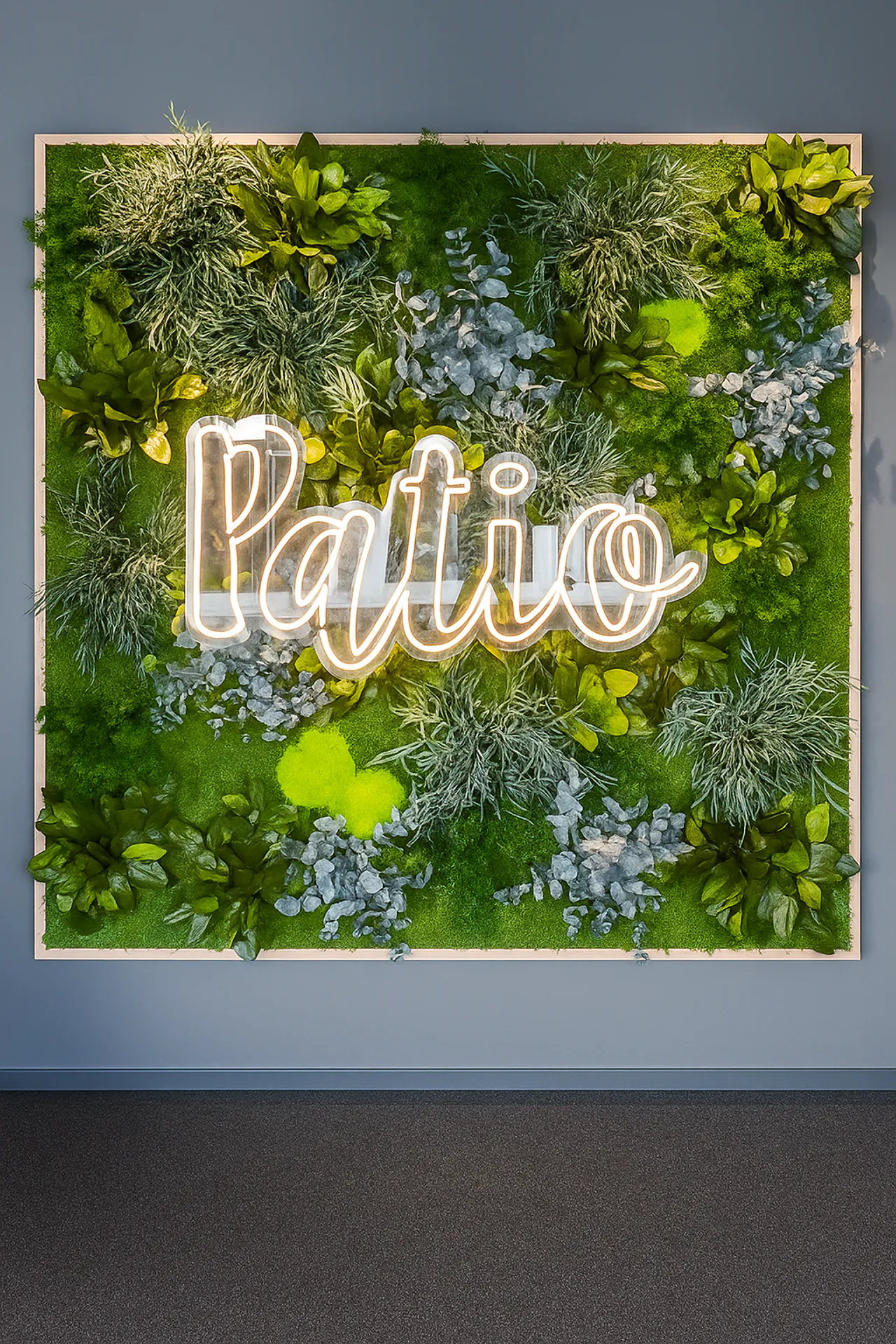 Logo aus Moos Showroom Leuchtschrift Moos — Logo aus Moos von MOOSMOOS