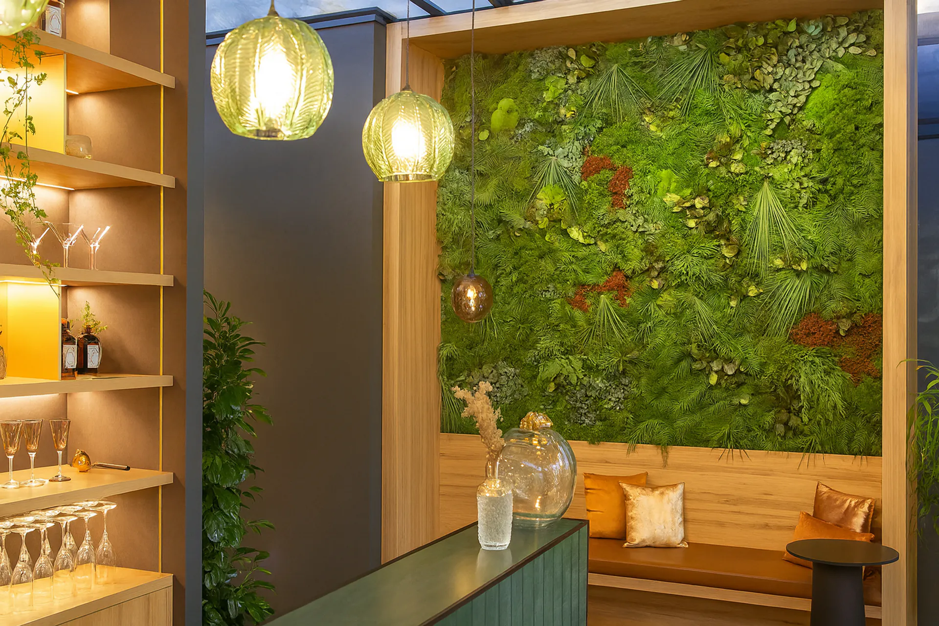 Hanging Garden Lounge Showroom — Deckenbegrünung von MOOSMOOS