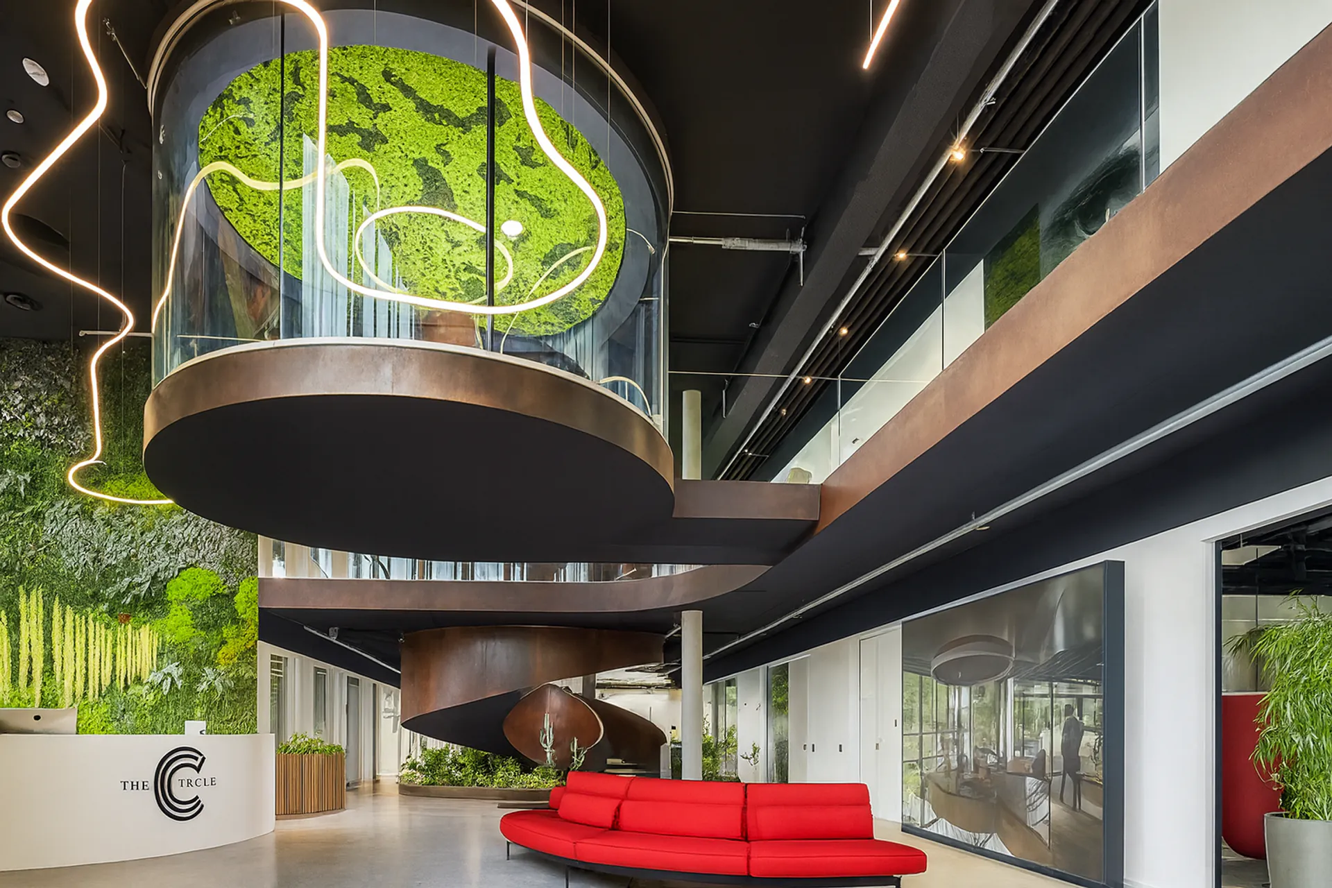 Hanging Garden Moderne Büro Lobby — Deckenbegrünung von MOOSMOOS
