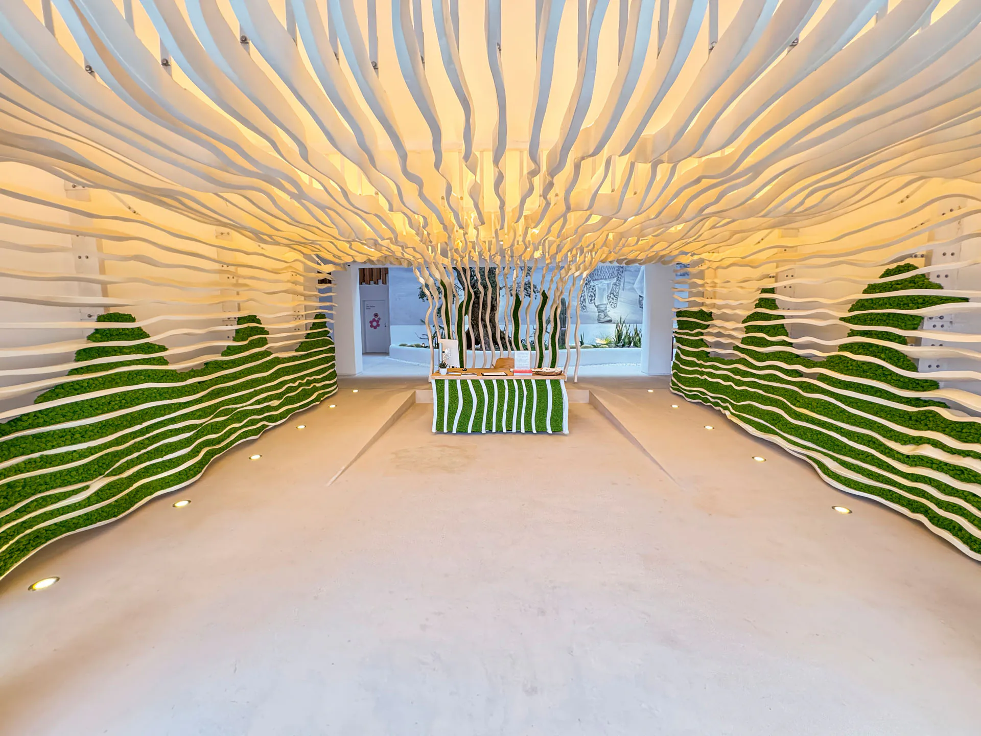 Showroom gestalten mit Moos — Mooswand im Ausstellungsraum