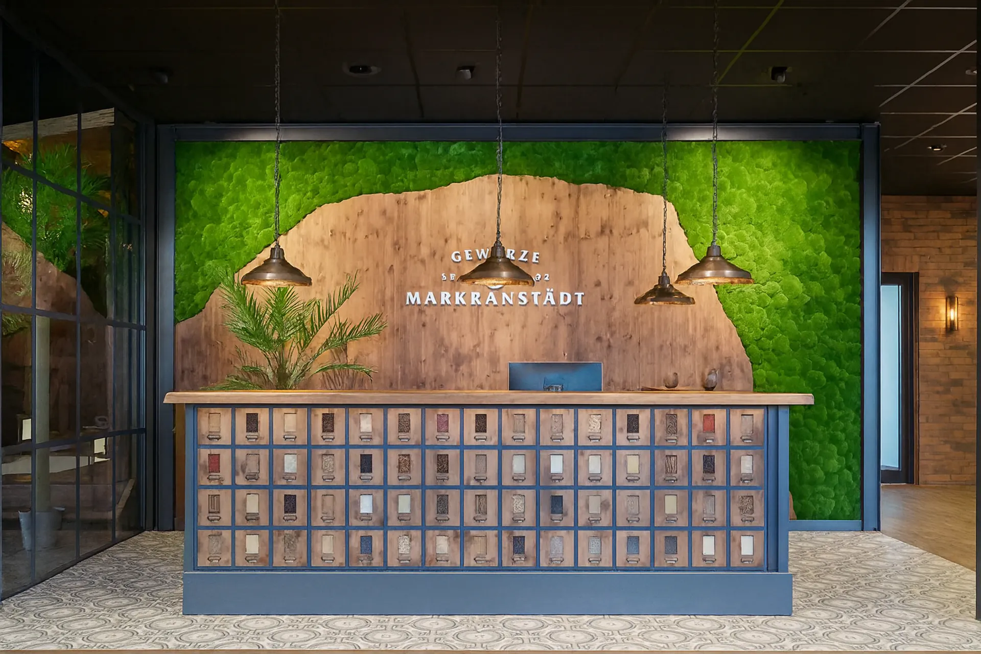 Logo aus Moos Showroom Empfang Markranstädt — Logo aus Moos von MOOSMOOS