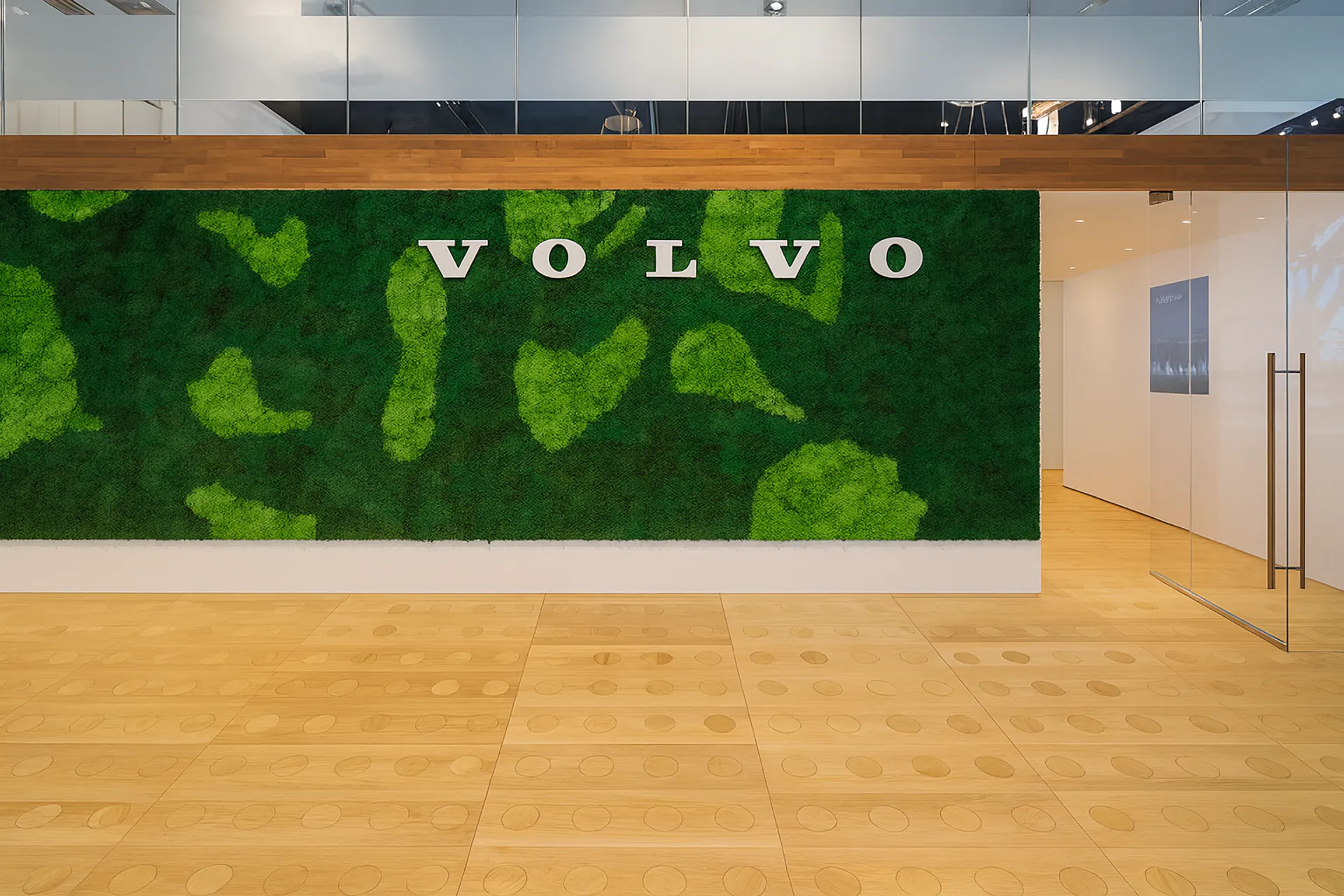Logo aus Moos Volvo Messestand Logo — Logo aus Moos von MOOSMOOS