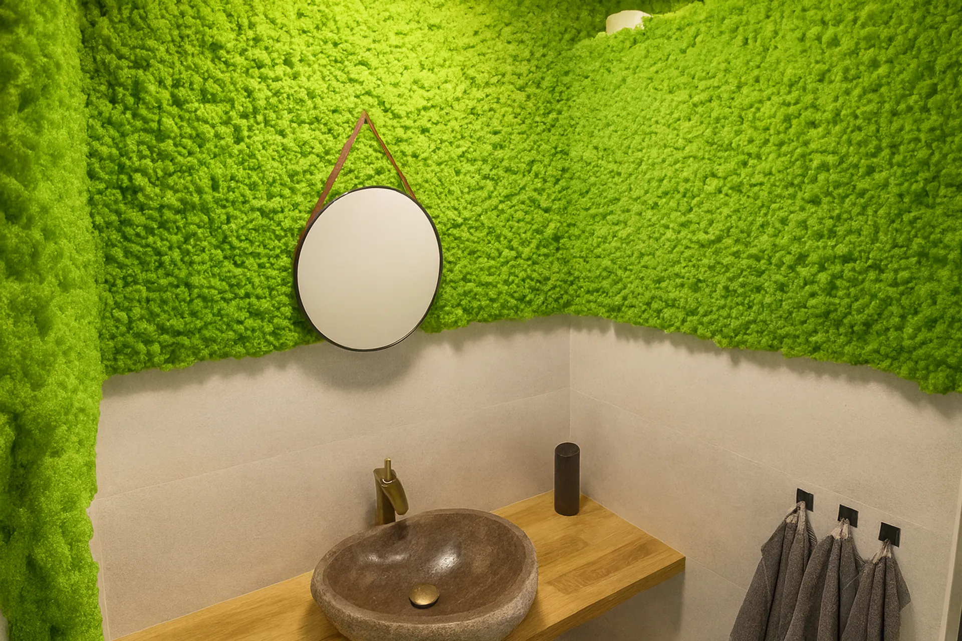 Mooswand Badezimmer Praxis Waschbereich — Wandbegrünung von MOOSMOOS
