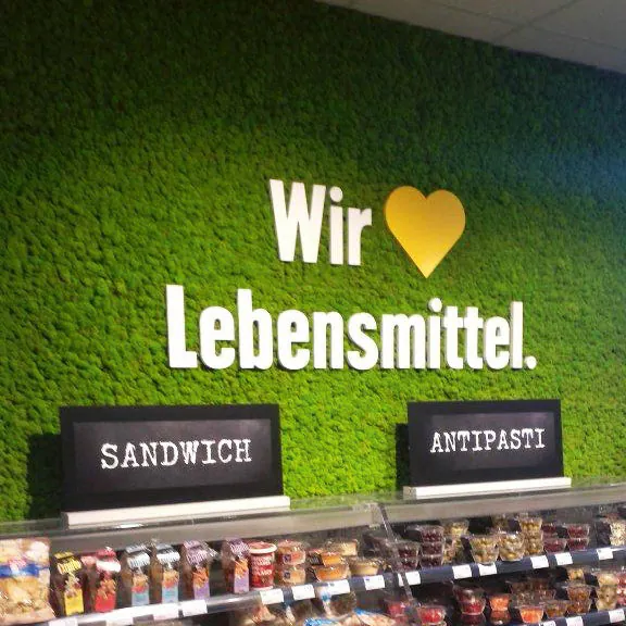 Mooswand Lebensmittelmarkt Grüne Wand — Wandbegrünung von MOOSMOOS