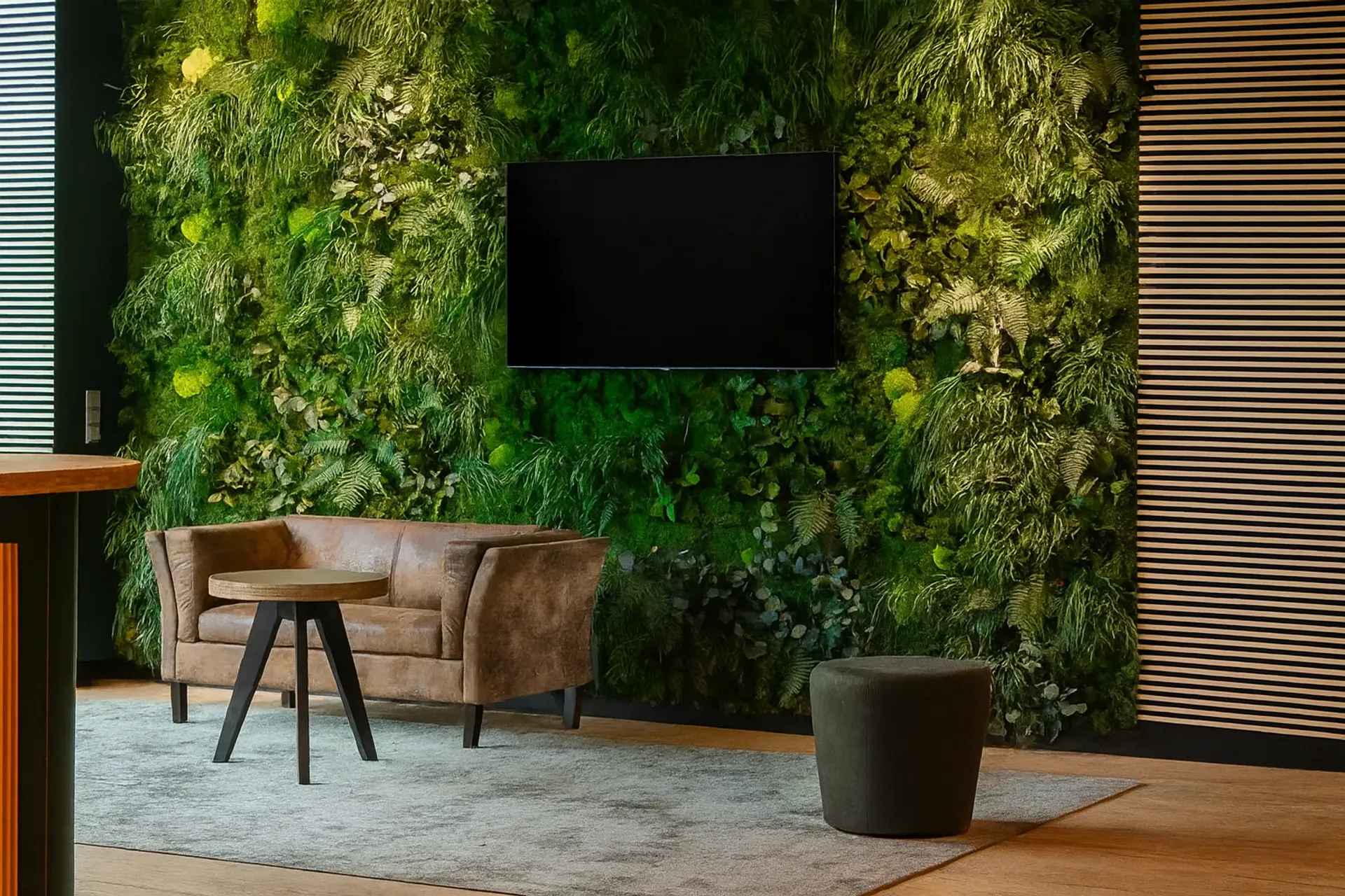 Mooswand Modern Büro Lounge — Wandbegrünung von MOOSMOOS