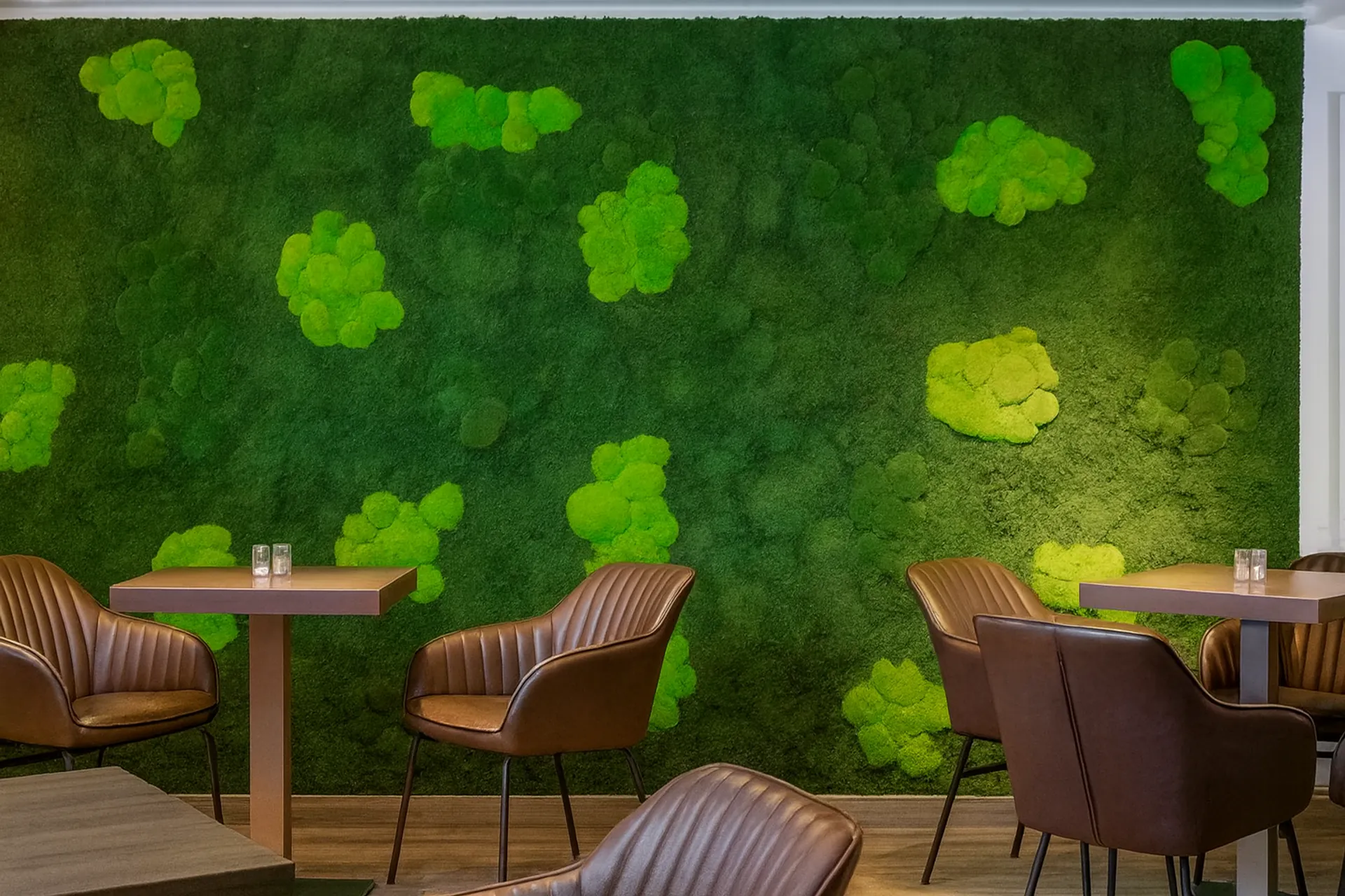 Mooswand Moderne Lounge — Wandbegrünung von MOOSMOOS