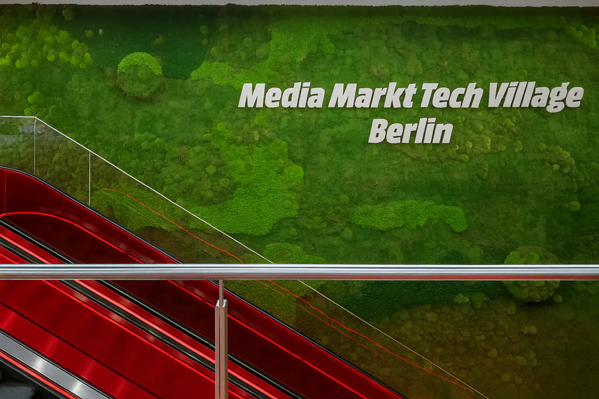 Mooswand Tech Village Showroom Berlin — Wandbegrünung von MOOSMOOS