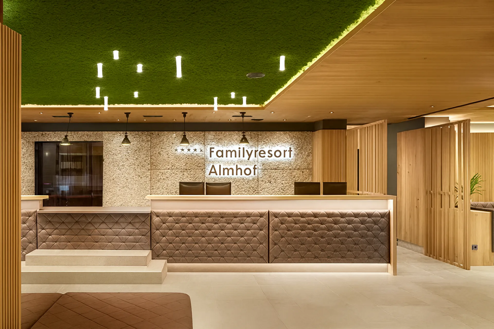 Moosdecke Hotel Rezeption Grüne Decke — Deckenbegrünung von MOOSMOOS