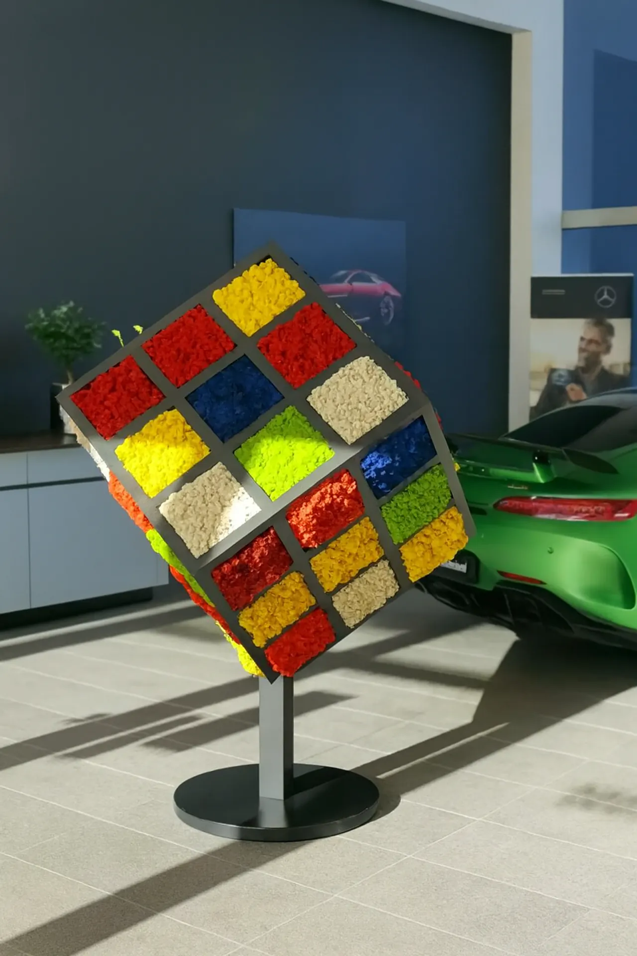 Moosbild Showroom Rubiks Cube Kunstinstallation — Moosbilder von MOOSMOOS