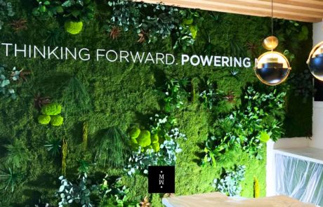 Dschungelmooswand ThinkForward2 dschungelmooswand mit Think Forward mit Logo