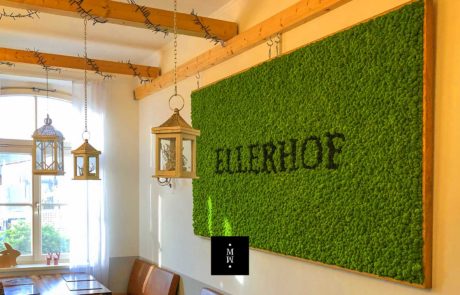 Ellerhof Moosbild in Restaurant Moosbild aus Islandmoos mit Logo Restaurant Ellerhof