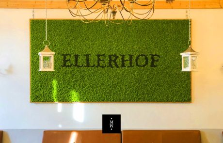 Ellerhof Moosbild in Restaurant2 Moosbild aus Islandmoos mit Logo Restaurant Ellerhof