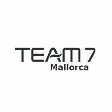 TEAM7 Mallorca Logo - Exklusive Naturholzmöbel, Premium Partner von MOOSMOOS im Mallorca-Verbund